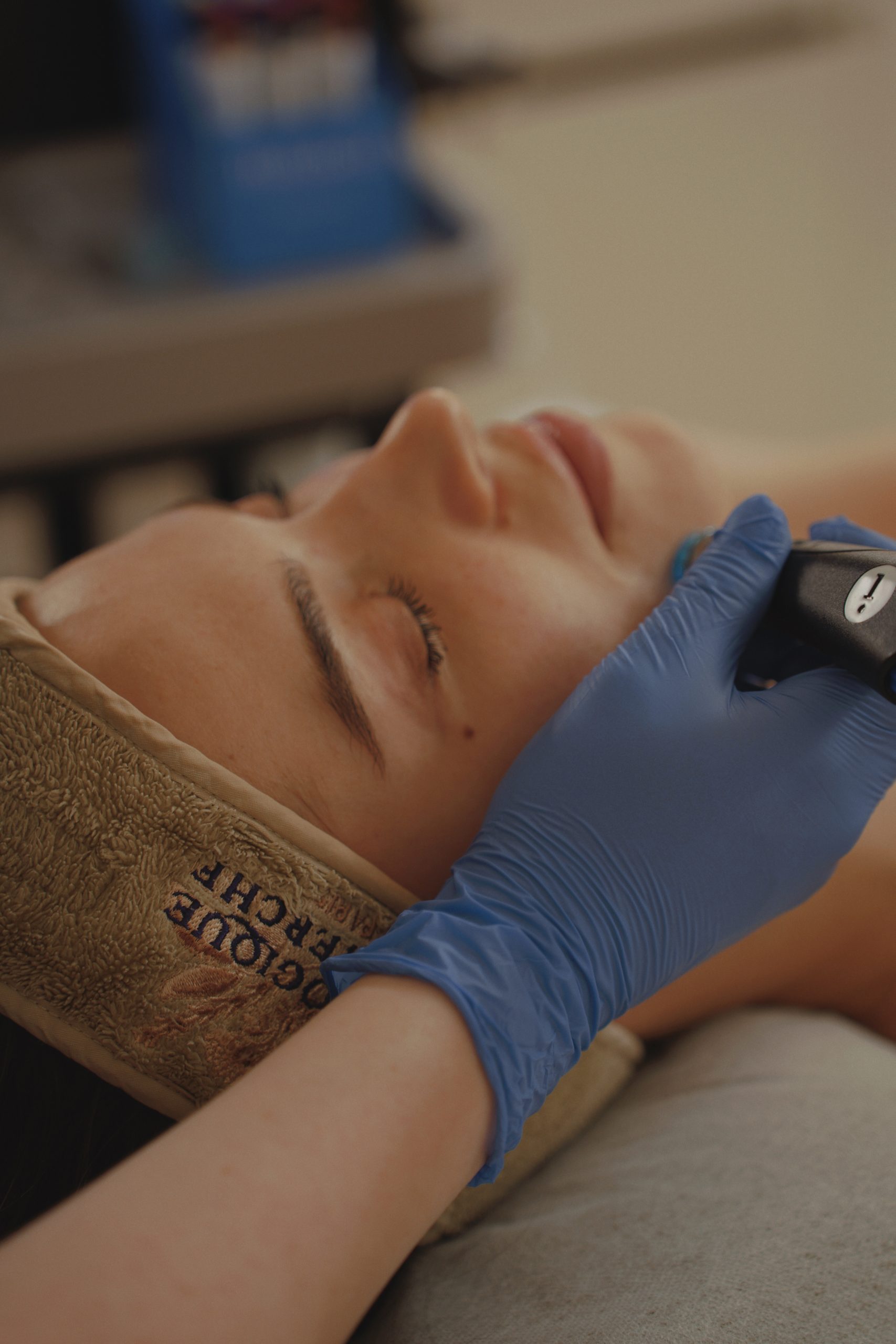 Client receiving a professional Hydrafacial treatment at Advance Aesthetic Center, with a specialist applying the device to the face.